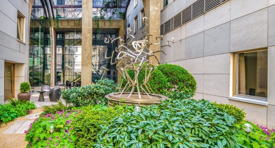 hotel-courtyarduj2